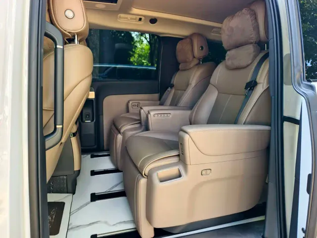 Li Auto MEGA — Фото автомобиля 5