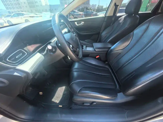 Roewe D7 — Фото автомобиля 10