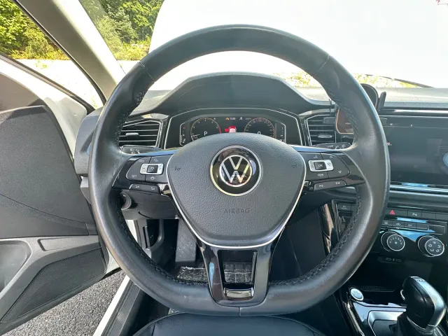 Volkswagen T-Roc — Фото автомобиля 9