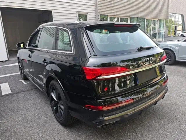 Audi Q7 — Фото автомобиля 4