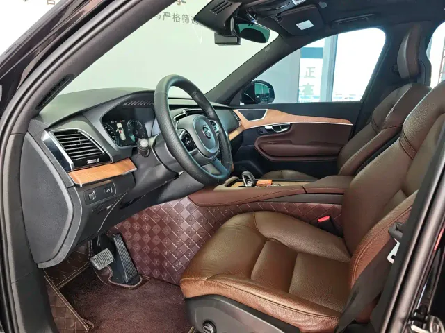 Volvo XC90 — Фото автомобиля 7
