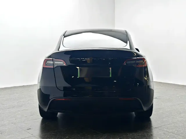 Tesla Model Y — Фото автомобиля 5