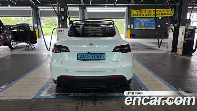 Tesla Model Y — Фото автомобиля 4