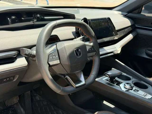 Changan Changan UNI-V 2024 1.5T Deluxe — Фото автомобиля 7