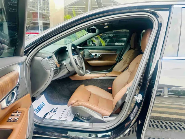 Volvo S90 — Фото автомобиля 5
