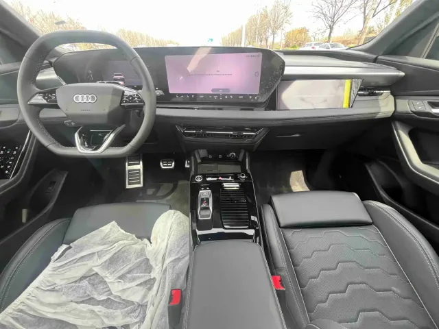 Audi Q6L e-tron — Фото автомобиля 8