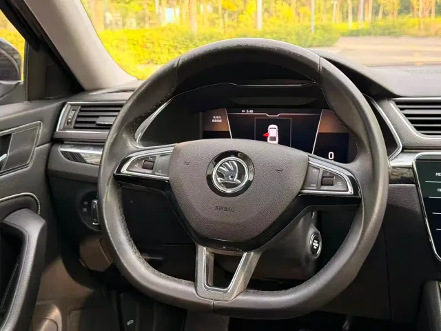 Skoda Superb — Фото автомобиля 21