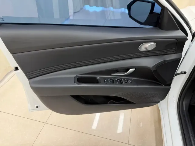 Hyundai Elantra — Фото автомобиля 7