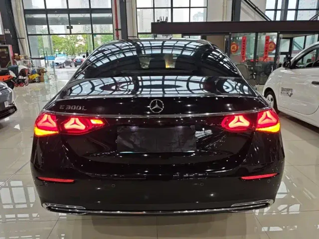 Mercedes-Benz E-Class — Фото автомобиля 5