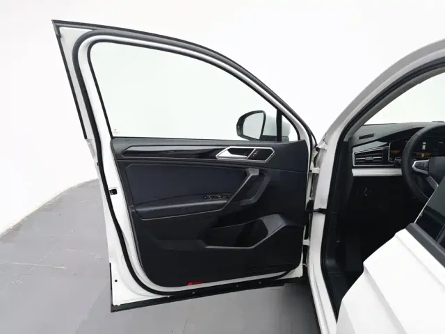 Volkswagen Tiguan L — Фото автомобиля 8