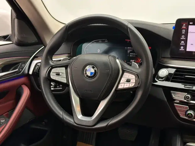 BMW 5 Series — Фото автомобиля 12