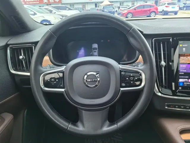 Volvo S90 — Фото автомобиля 10