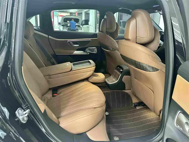 Mercedes-Benz E-Class — Фото автомобиля 16
