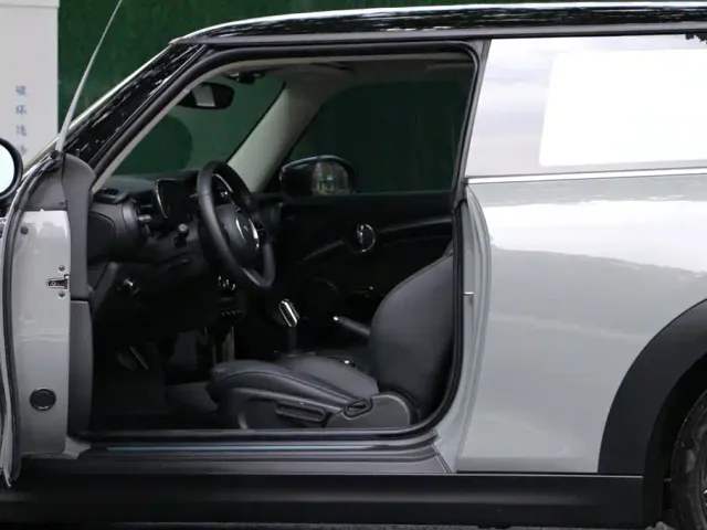 MINI Hatch — Фото автомобиля 15