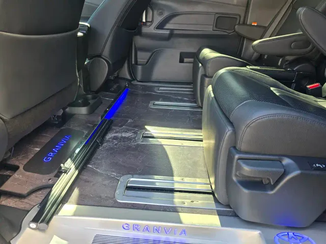 Toyota Granvia — Фото автомобиля 11