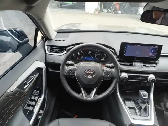 Toyota RAV4 — Фото автомобиля 10