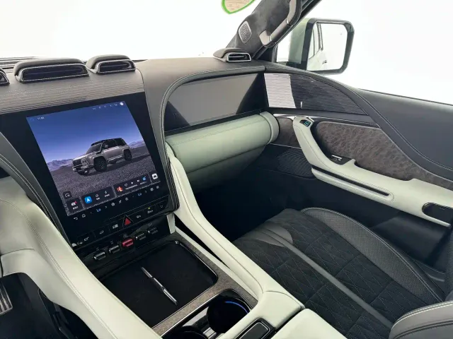 BYD U8 — Фото автомобиля 7