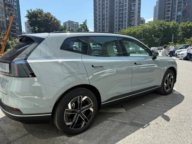 Volvo XC70 Plug-in Hybrid — Фото автомобиля 5