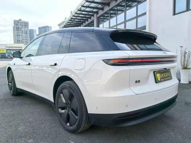 Li Auto i6 — Фото автомобиля 13