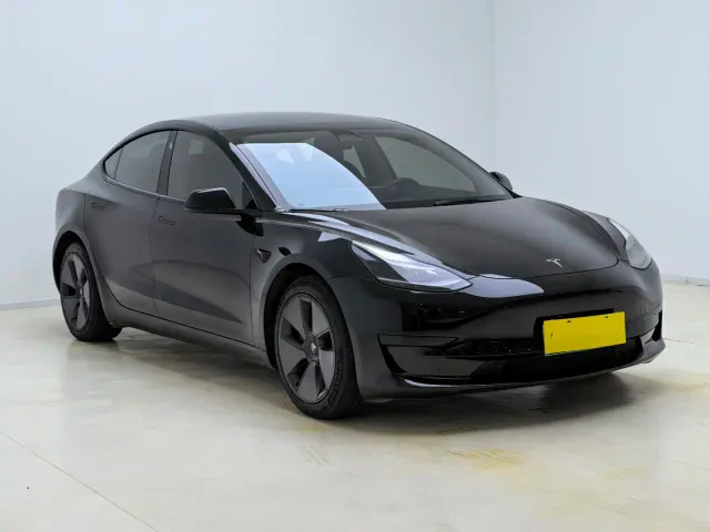 Tesla Model 3 — Фото автомобиля 3