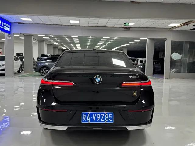 BMW 7 Series — Фото автомобиля 8