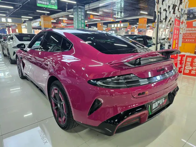Xiaomi SU7 — Фото автомобиля 11