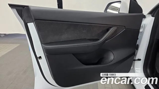 Tesla Model Y — Фото автомобиля 24