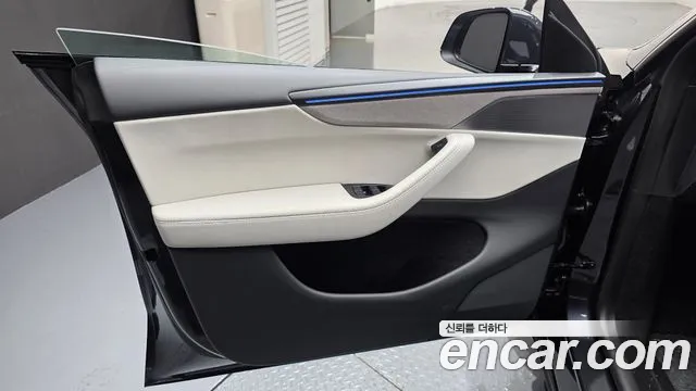 Tesla Model Y — Фото автомобиля 5