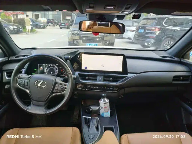 Lexus UX — Фото автомобиля 5