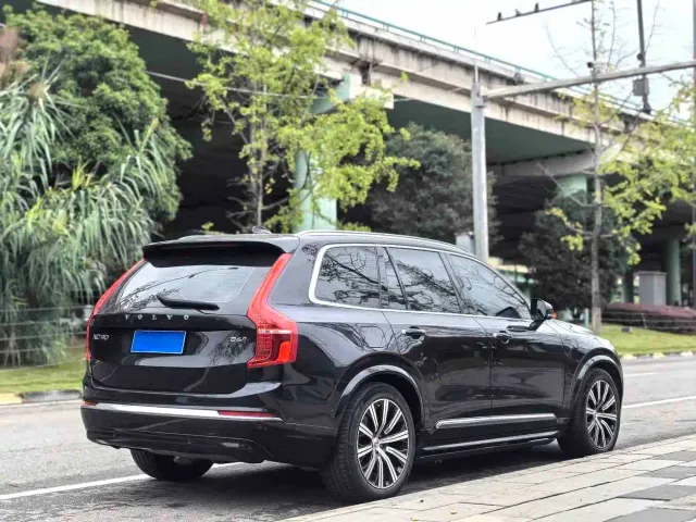 Volvo XC90 — Фото автомобиля 8