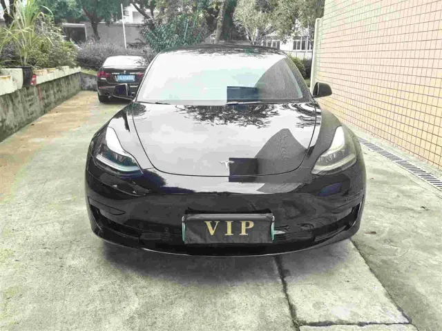 Tesla Model 3 — Фото автомобиля 2