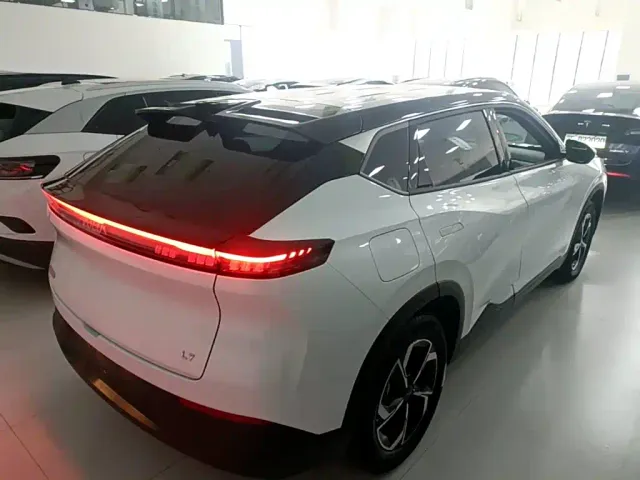 Dongfeng Fengshen L7 — Фото автомобиля 6