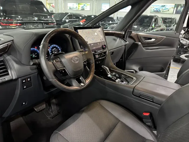 Toyota Alphard — Фото автомобиля 5