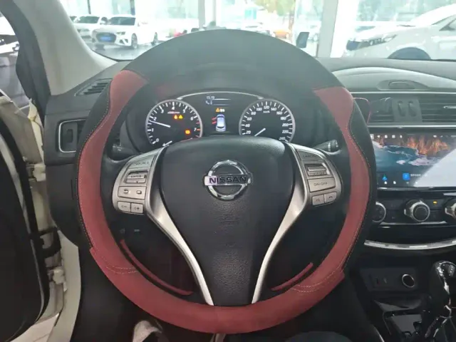 Nissan Tiida — Фото автомобиля 10