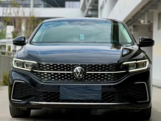 Volkswagen Passat — Фото автомобиля 2