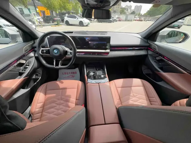 BMW i5 — Фото автомобиля 10