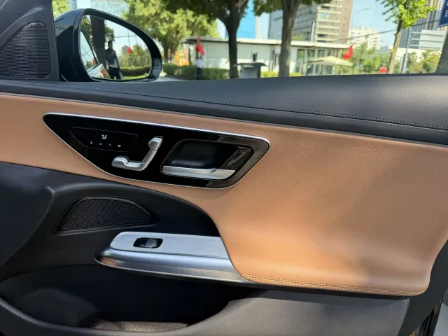 Mercedes-Benz E-Class — Фото автомобиля 10