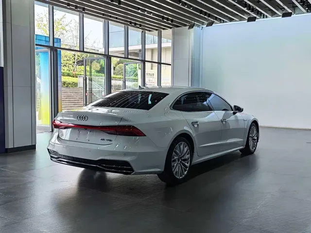 Audi A7L — Фото автомобиля 17
