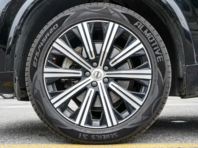 Volvo XC90 — Фото автомобиля 22