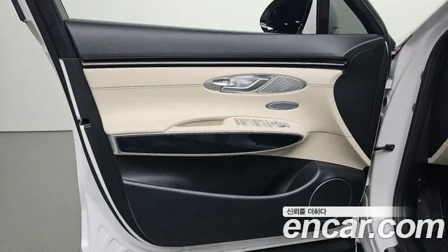 Genesis GV70 — Фото автомобиля 13
