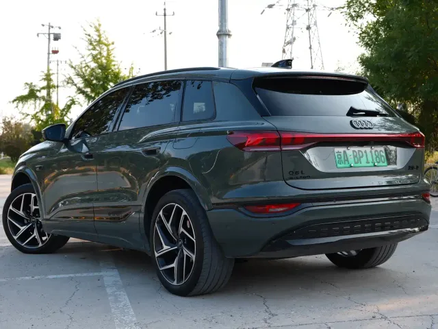 Audi Q6L e-tron — Фото автомобиля 10