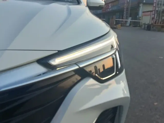 Roewe i6 MAX EV — Фото автомобиля 4
