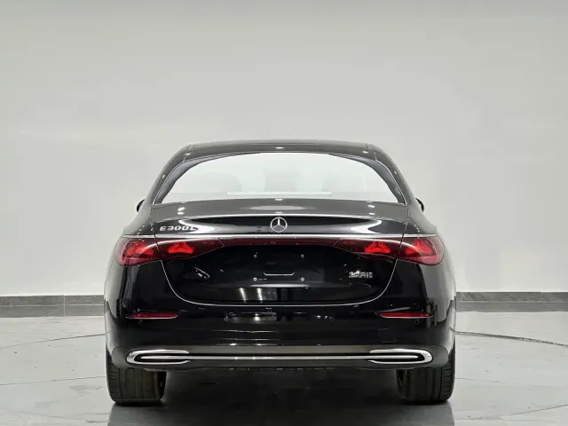 Mercedes-Benz E-Class — Фото автомобиля 6
