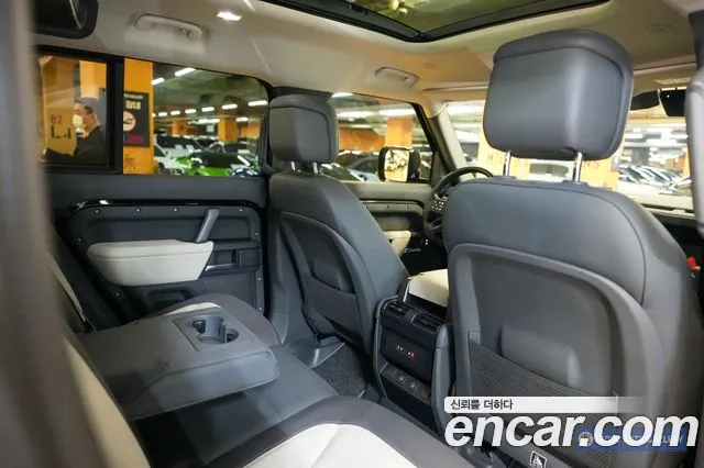 Land Rover Defender Defender (L663) 110 P300 X-Dynamic SE — Фото автомобиля 12