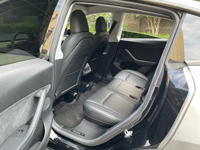 Tesla Model Y — Фото автомобиля 9