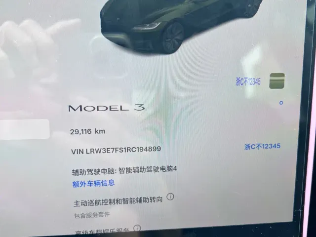 Tesla Model 3 — Фото автомобиля 10
