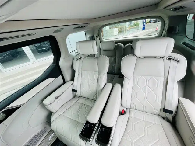 Volvo EM90 — Фото автомобиля 10