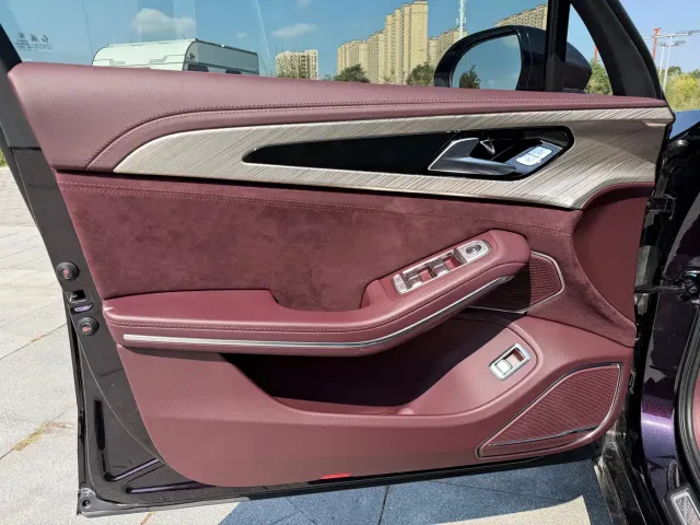 Hongqi H9 — Фото автомобиля 12