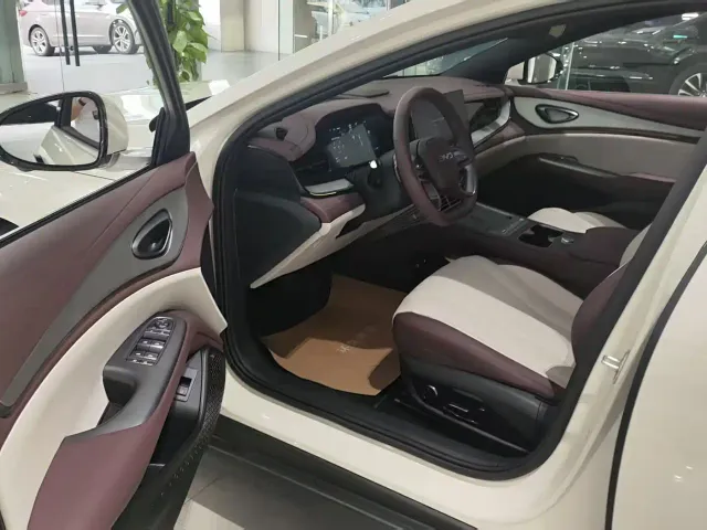 BYD Seal 07 DM-i — Фото автомобиля 2