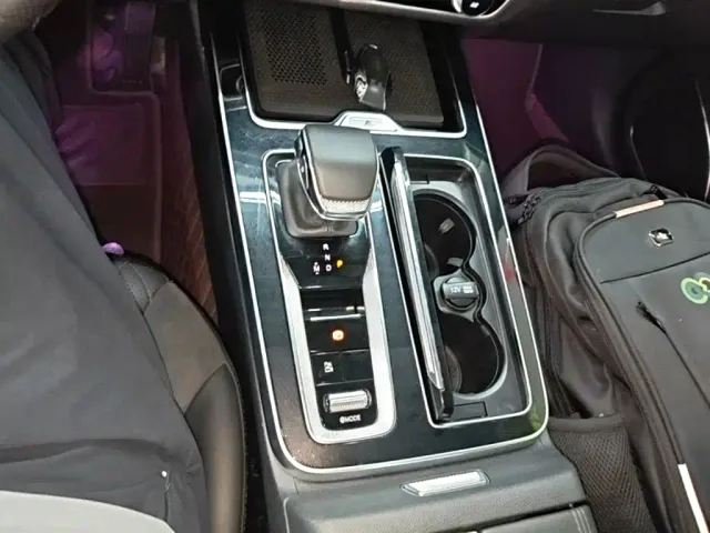 Hongqi HS5 — Фото автомобиля 13